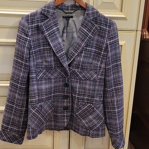 Wool blazer, fitted, silk lining. Outside pockets